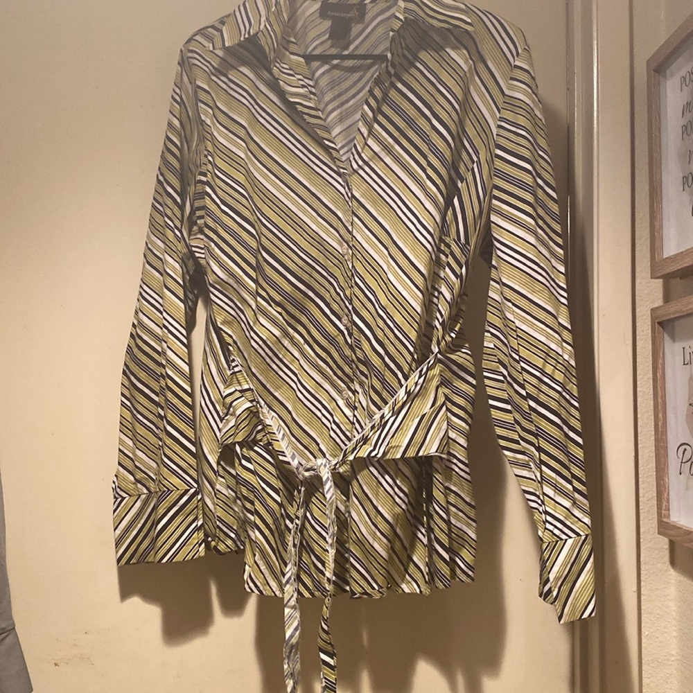 Ashley Stewart XL BLOUSE Green/White/Black. Great for office or with jeans.